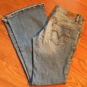 Levi's low flare 537
